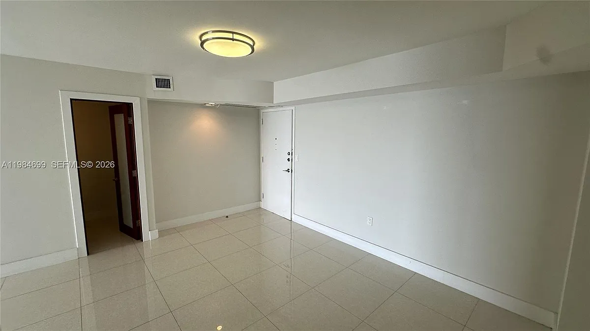Building Photo - 2333 Brickell Ave #1009