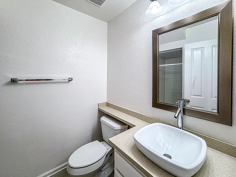 25035 Eaton Ln — Photo 14