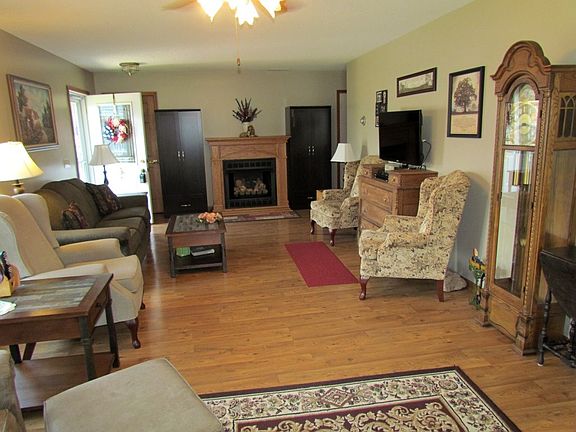 2nd image of 1103 Esplanade Ct