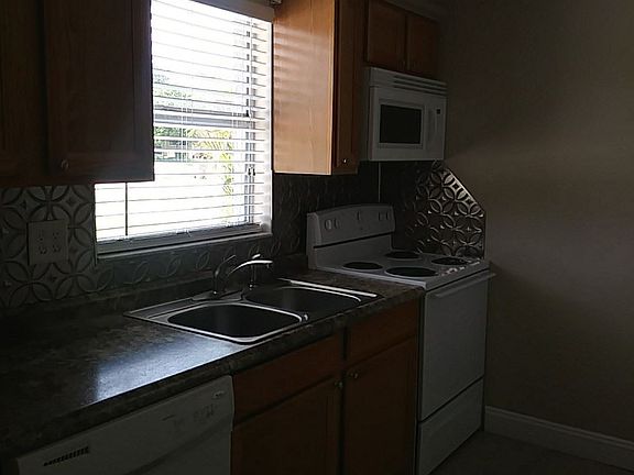 2nd image of 1329 SE 6th St