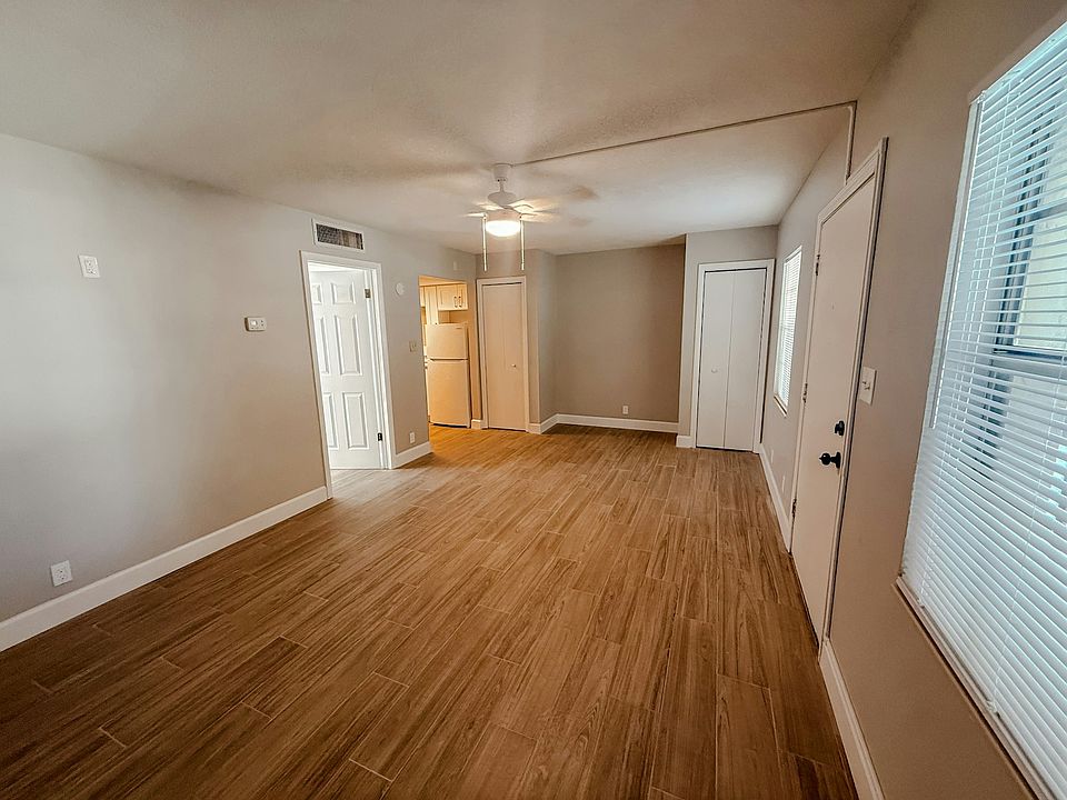2nd image of 209 Columbia Dr APT 3