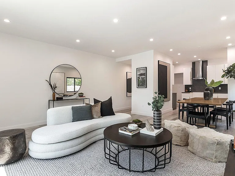 622 N Gardner St — Photo 31