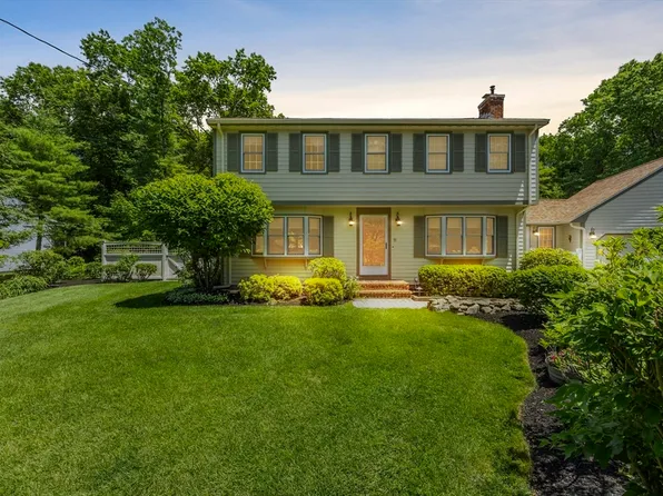 19 Lantern Ln, Mansfield, MA 02048