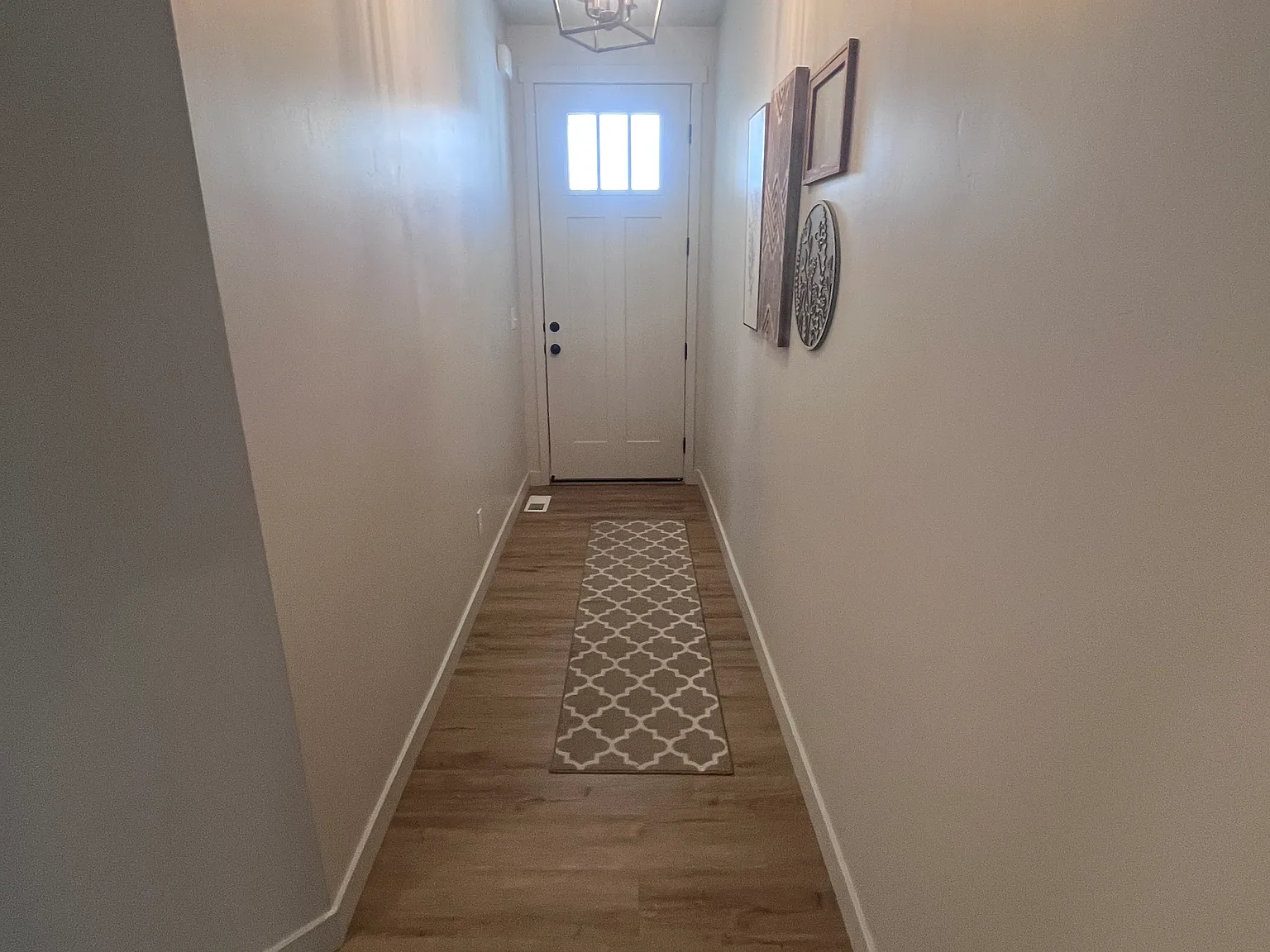 3 bed, 2.5 bath, 2317 sqft, $2,099 — Photo 3