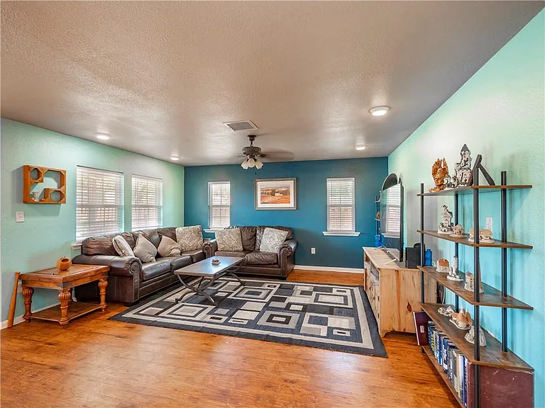 691 Tamarack Dr — Photo 9
