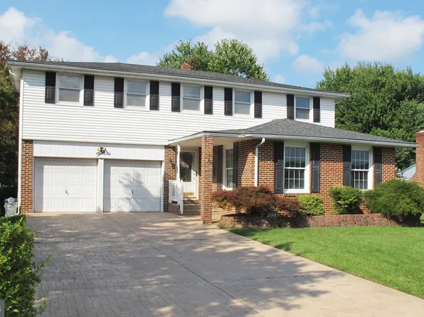 3 Stonebridge Rd, Cherry Hill, NJ 08003