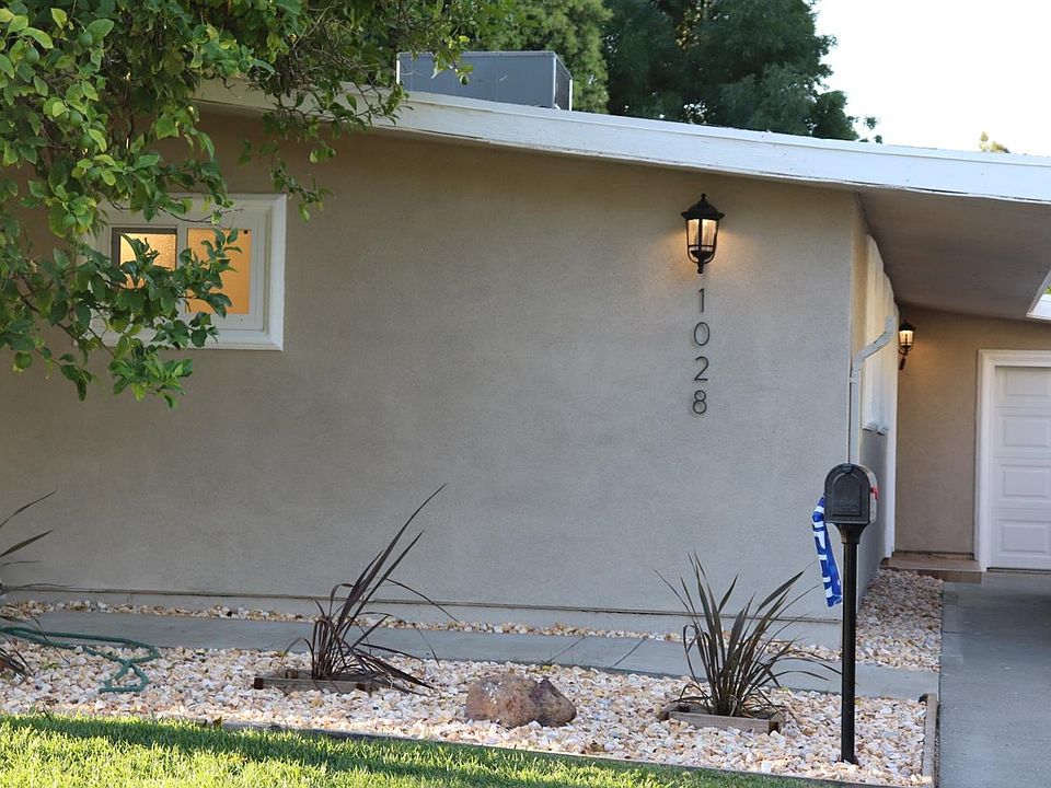 2nd image of 1028 Rich St
