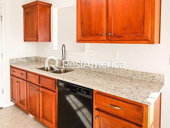 4th image of 826 Boulevard Orleans St