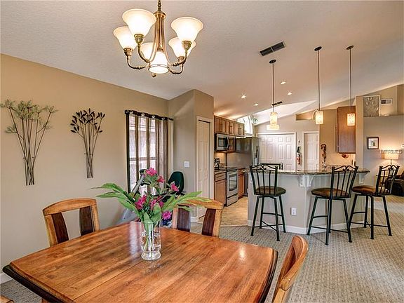 4th image of 752 Powderhorn Cir