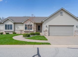 10 Penbrook Cir, Appleton, WI 54913