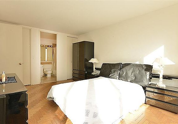 2nd image of 350 W 50th St APT 26B