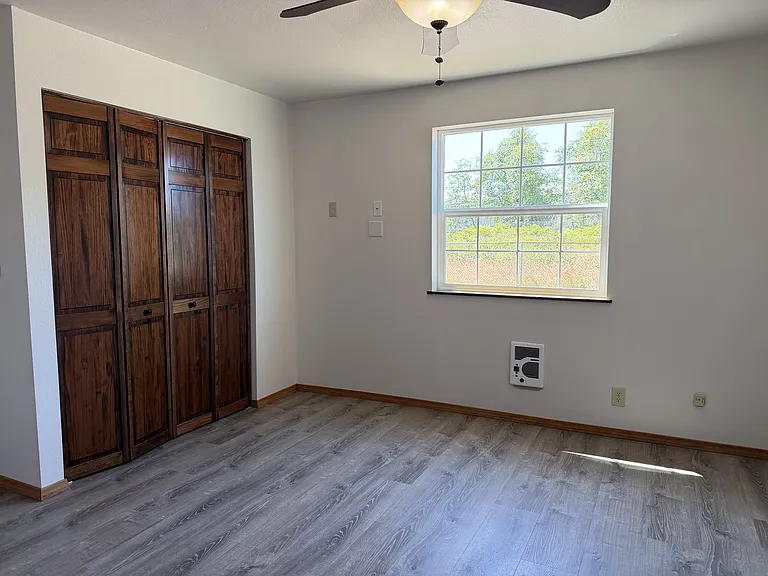 304 Oak St — Photo 16