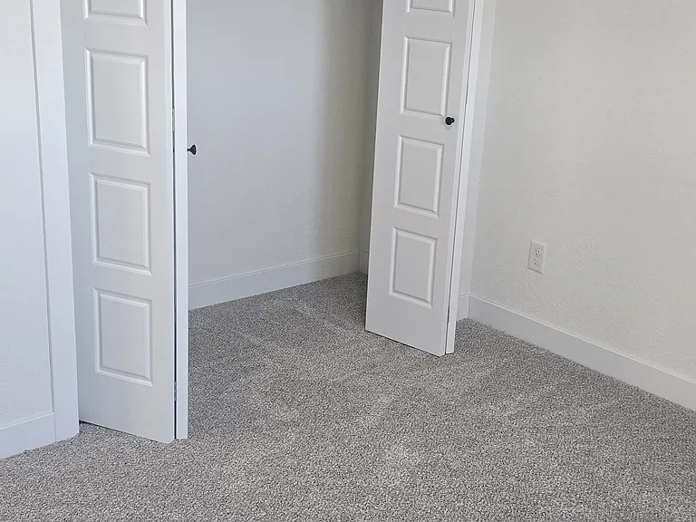 652 Eagle Ct — Photo 9