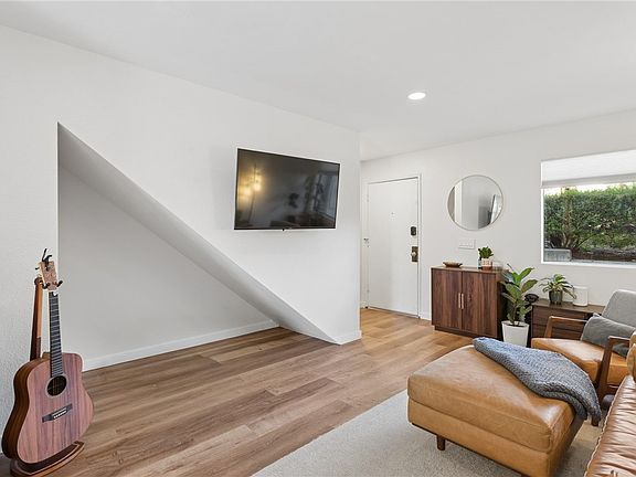 5th image of 2026 Pine St