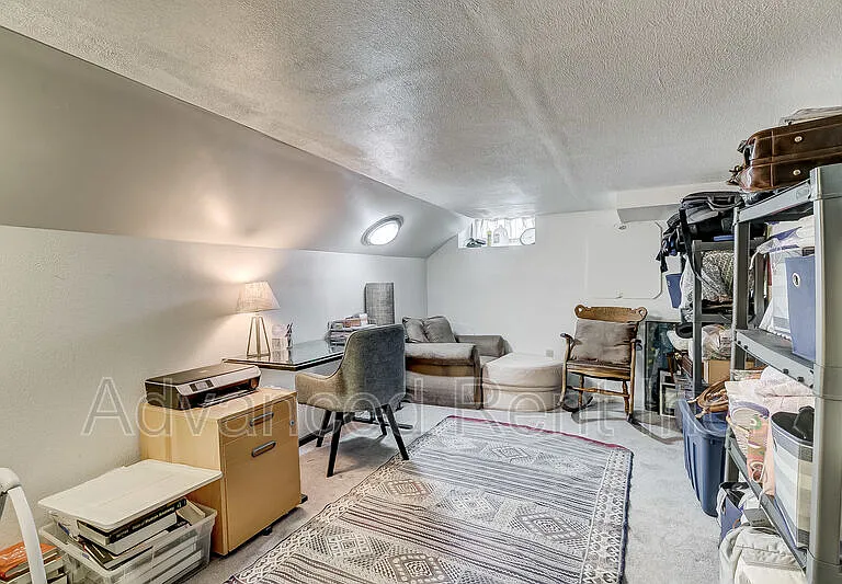 528 S Streeper St — Photo 14