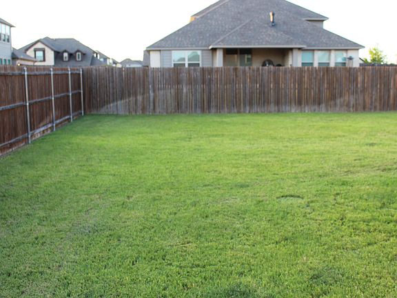 3rd image of 1221 Verheyden Dr