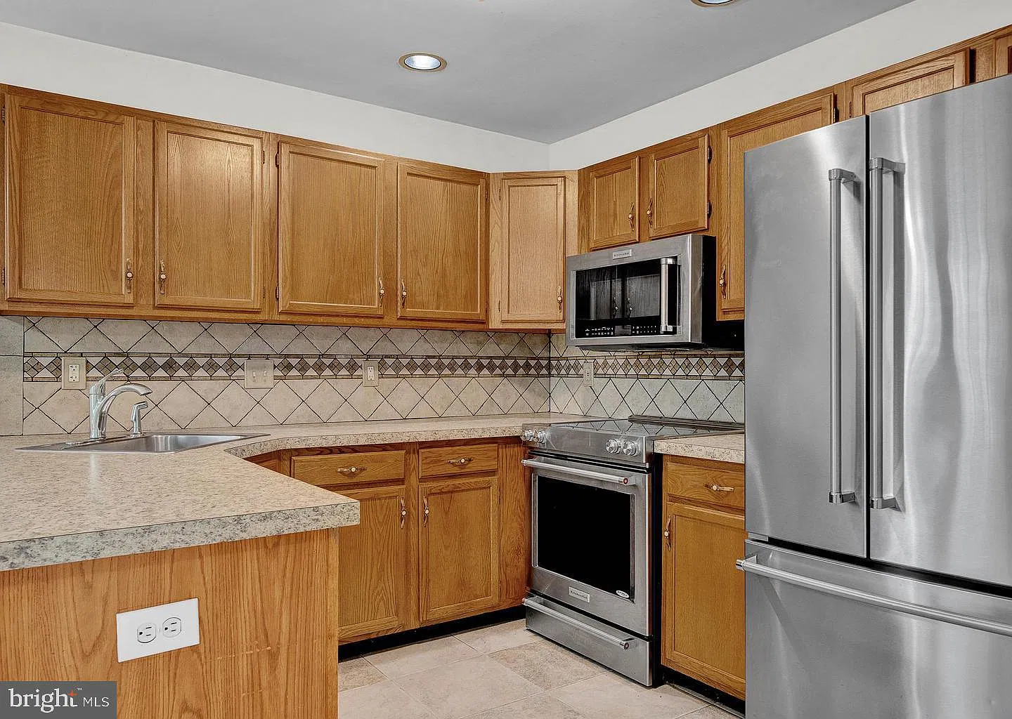 3 bed, 1.5 bath, 2580 sqft, $2,800 — Photo 4