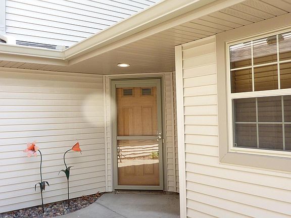 2nd image of W200N16858 Park Ct #1-3