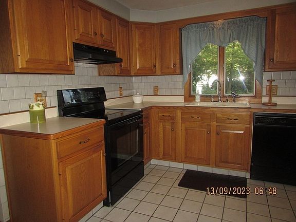 4th image of 704 Forest St
