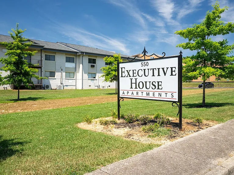 Executive House Apartments — Photo 25