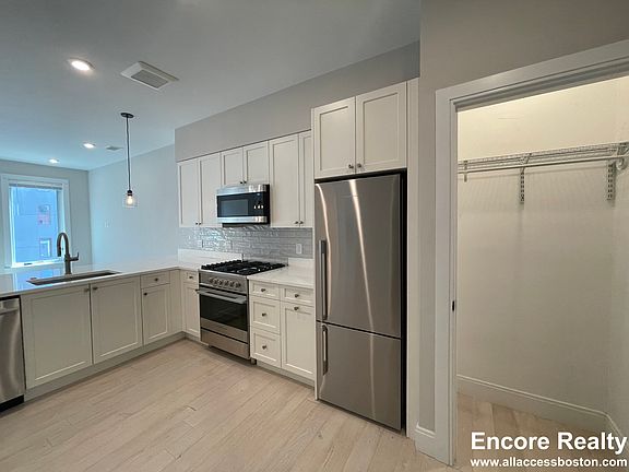 3rd image of 197 Green St #360
