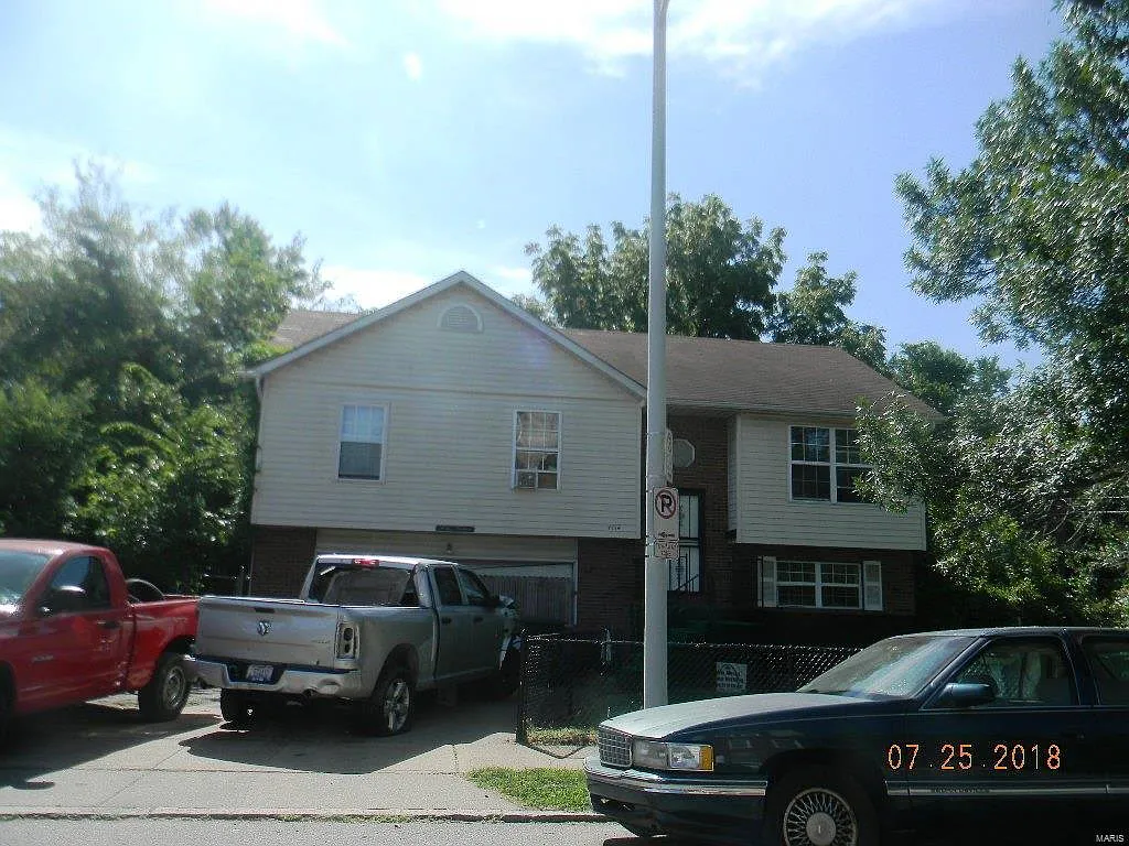 4014 Grove St photo 1