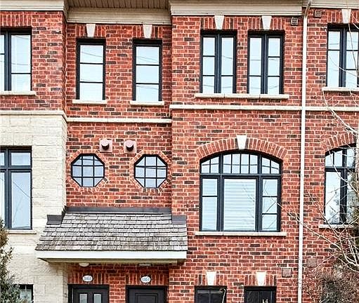 2nd image of 1862 Burnhamthorpe Rd E