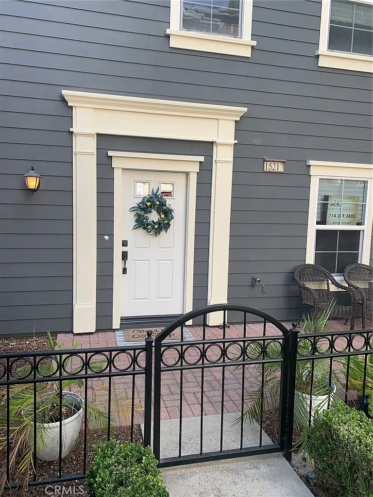 2 bed, 2.5 bath, 1675 sqft, $4,200 — Photo 4