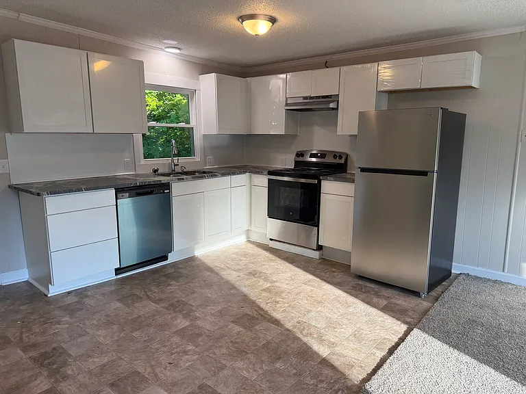 204 Vance Dr NE — Photo 17