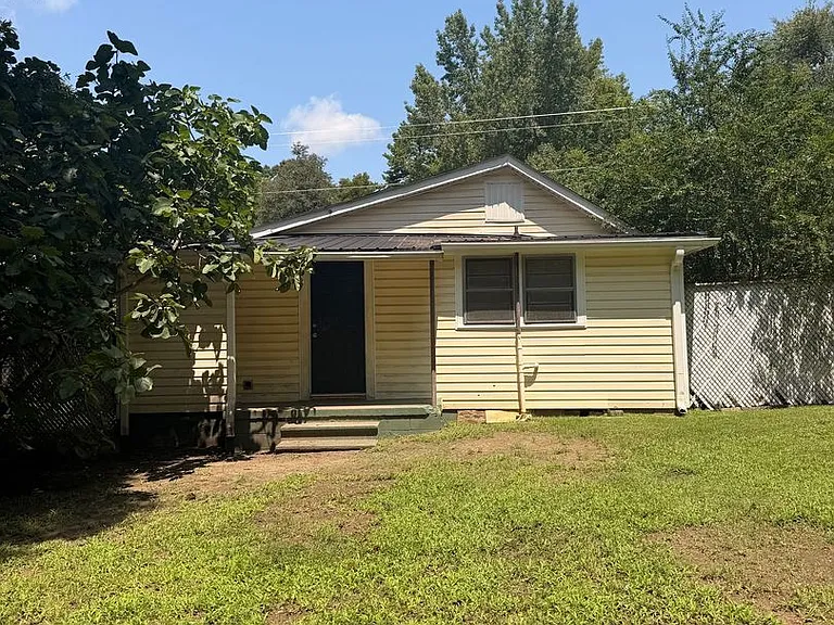 221 Neal St — Photo 21