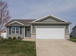 302 Thicket Point, Normal, IL 61761