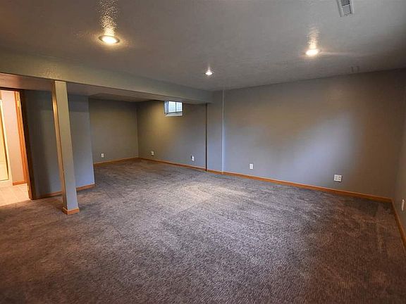 5th image of 5615 Myers Ave