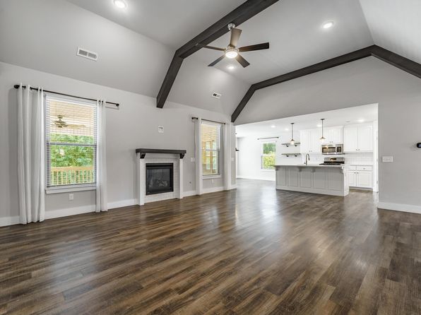 962 Glass St