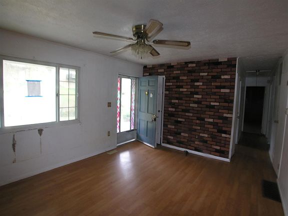3rd image of 112 Orchard Dr