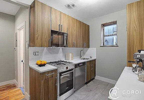 2nd image of 1661 Sterling Pl #2A