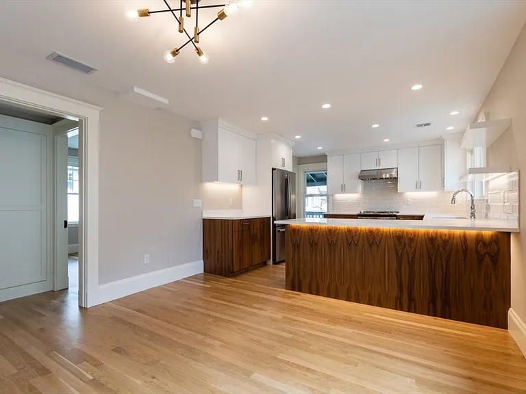 219 Common St #1 — Photo 4