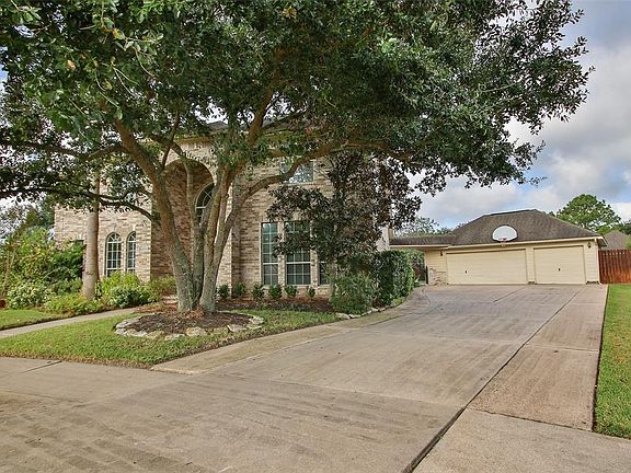 Look at this driveway w/extra parking and 3 car garage
