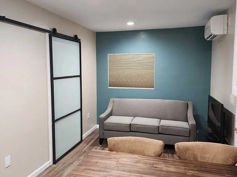 6505 White Oak Ave — Photo 17