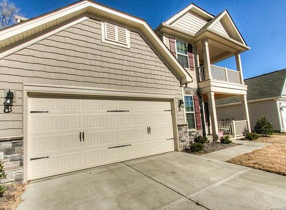 3rd image of 464 Augustus Ln