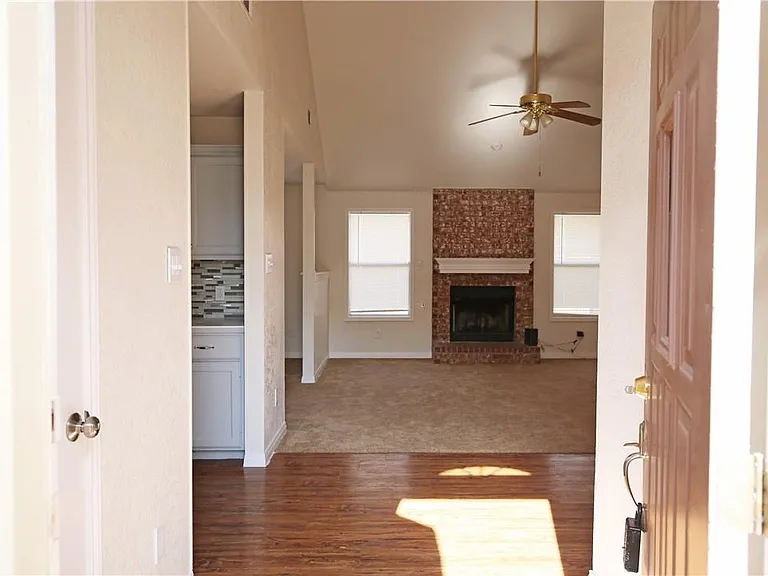 2308 Sycamore Trl — Photo 4