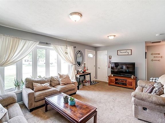 3rd image of 1020 Frayne Dr