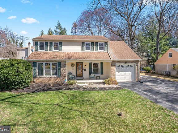 2nd image of 1005 Edwards Dr