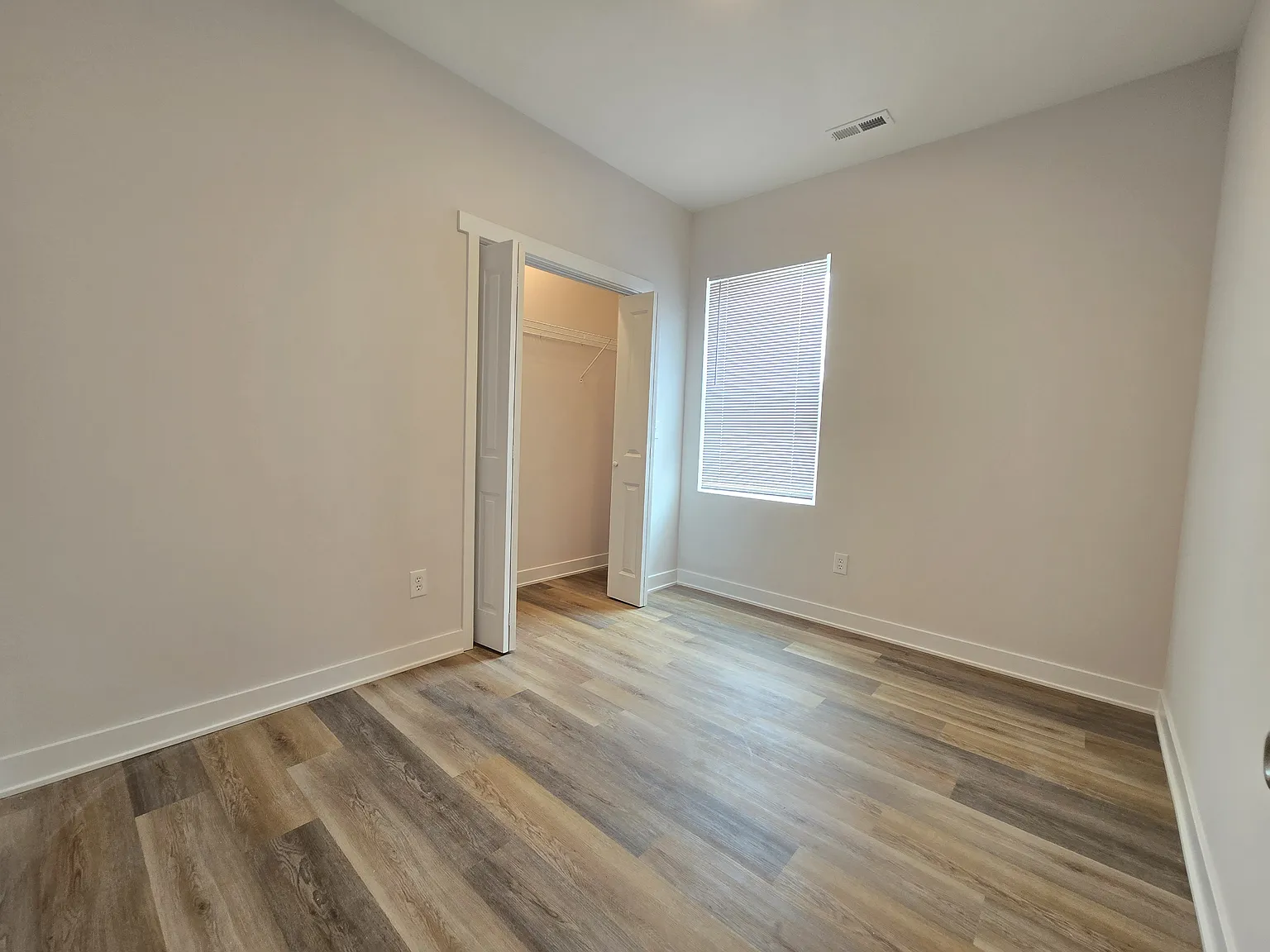 3 bed, 1250 sqft, $1,800 — Photo 3