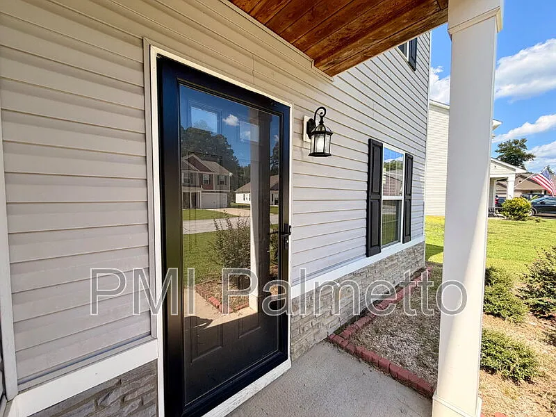 4 bed, 2.5 bath, 2101 sqft, $2,375 — Photo 3