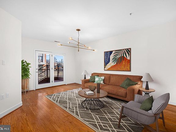 4th image of 181 E Reed Ave