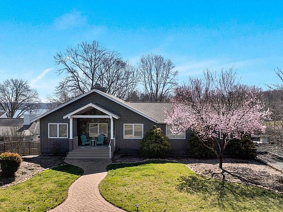 4th image of 990 Lakemount Dr