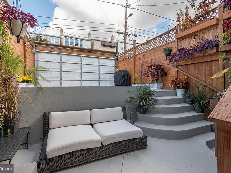 909 Delafield Pl NW #B — Photo 17