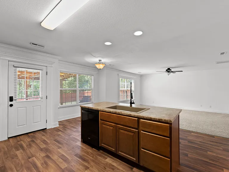 317 Wynberry Ct — Photo 7