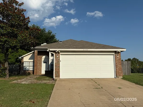 2300 Clareton Dr, Arlington, TX 76018