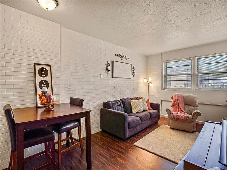 Staged unit at Kearney Apartment Homes.